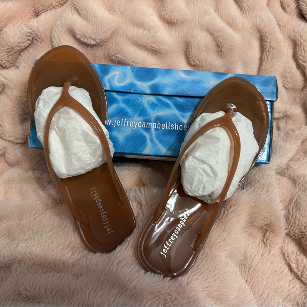 Jeffrey Campbell Women’s Nude Jelly Flip Flop Sandals NWT Size 6